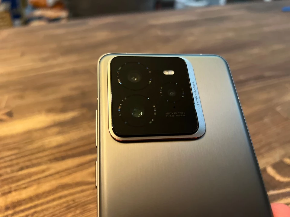 Первый взгляд на realme GT 7 Pro — настоящий флагман на Snapdragon 8 Elite Первый взгляд на realme GT 7 Pro — настоящий флагман на Snapdragon 8 Elite
