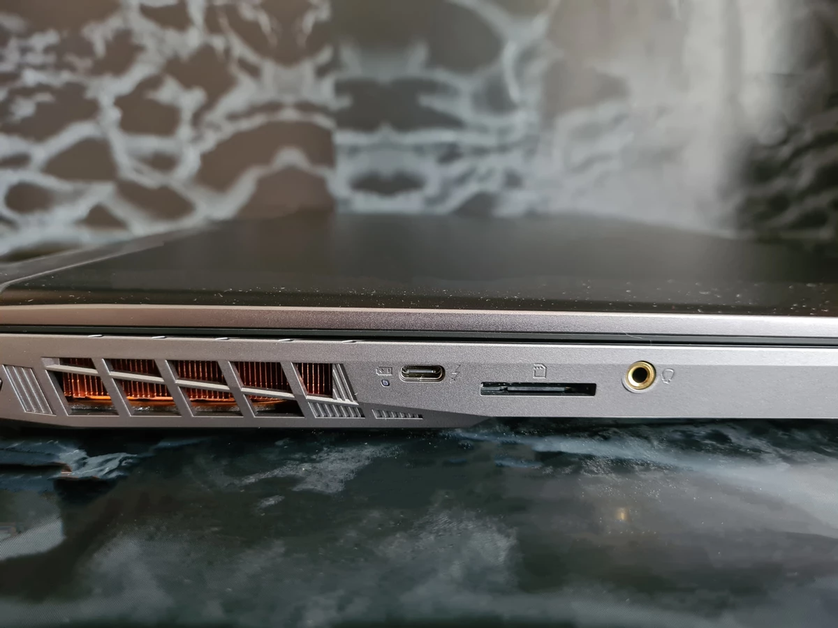 Обзор ноутбука MSI Vector 17 HX A13VHG-802RU с i9-13980HX и RTX 4080 (12 Гб) Обзор ноутбука MSI Vector 17 HX A13VHG-802RU с i9-13980HX и RTX 4080 (12 Гб)