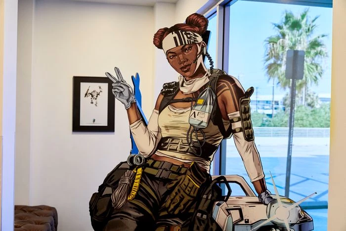 Персонаж Apex Legends в офисе Respawn Entertainment. Персонаж Apex Legends в офисе Respawn Entertainment.