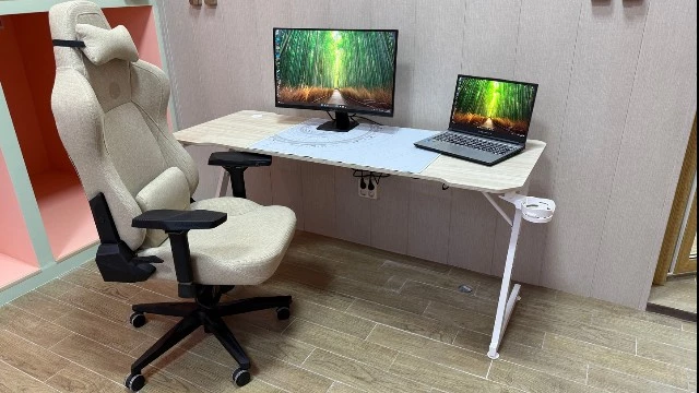 ZONE 51 TRINE 160 Wood — стол, который работает на вас