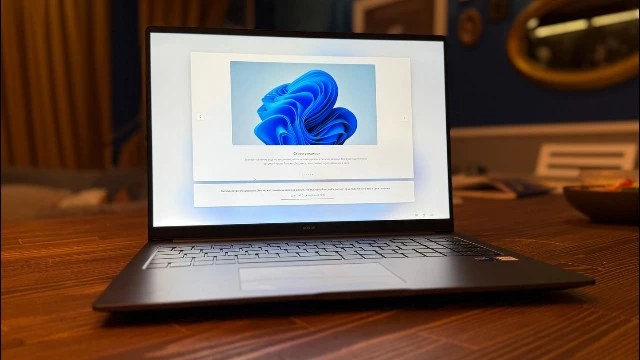 Honor MagicBook X16 Plus 2025 — стильный, мощный и автономный
